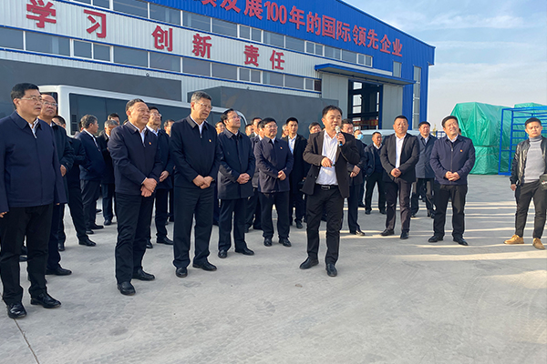 赤峰市党政考察团莅临捕鱼大咖官网
进行参观考察